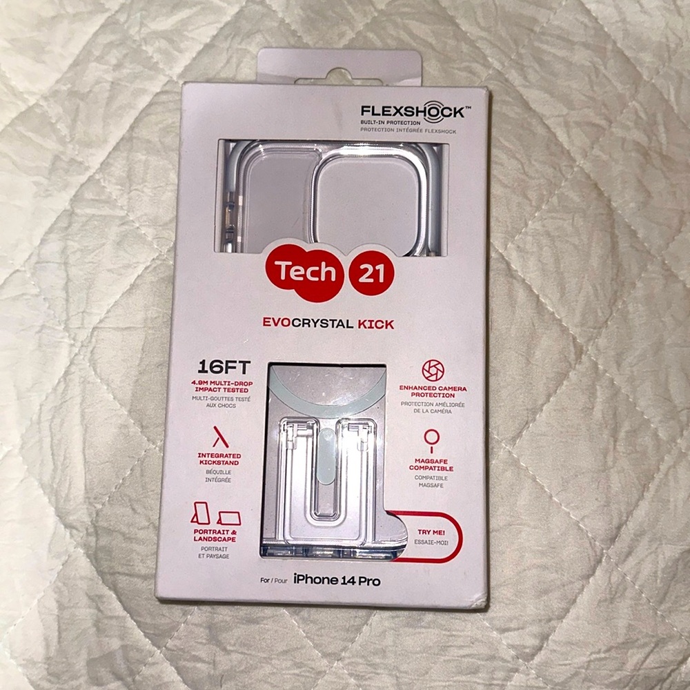 ✨NEW✨Tech 21 iPhone 14 Pro case - clear